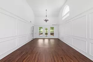 1913 W Arbor Rose Dr, Grand Prairie, TX 75050 - Photo 4