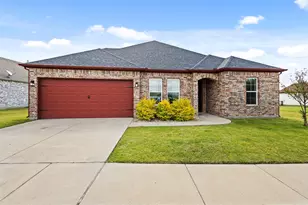 1307 Carnoustie Dr, Ennis, TX 75119 - Photo 2