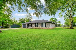 620 Moore St, Blossom, TX 75416 - Photo 2