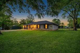 620 Moore St, Blossom, TX 75416 - Photo 1