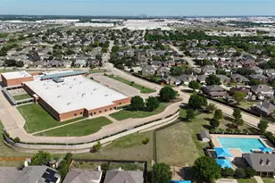 421 Roundrock Ln, Fort Worth, TX 76140 - Photo 6