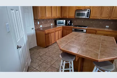 421 Roundrock Lane, Fort Worth, TX 76140 - Photo 18