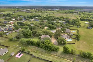 1020 Crystal Ln, Crowley, TX 76036 - Photo 16