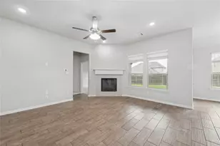 535 Hillcrest Cir, Justin, TX 76247 - Photo 4