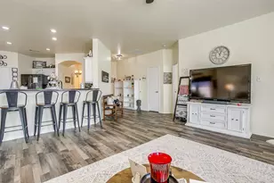 909 Hunter Ln, Burleson, TX 76028 - Photo 10