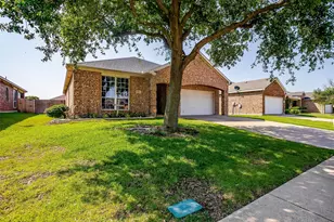 909 Hunter Ln, Burleson, TX 76028 - Photo 2