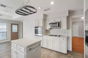 4919 Saddleback Rd, Arlington, TX 76017 - Photo 12