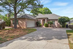 4919 Saddleback Rd, Arlington, TX 76017 - Photo 2