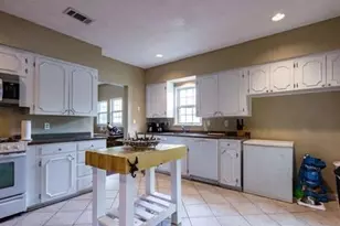 1817 Thomas Pl, Fort Worth, TX 76107 - Photo 4