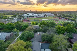 9401 Shady Valley Dr, Dallas, TX 75238 - Photo 4