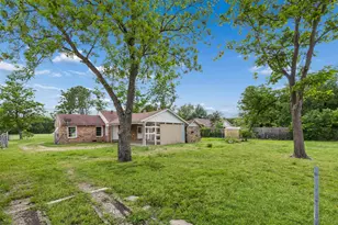 10609 Seagoville Rd, Dallas, TX 75217 - Photo 34