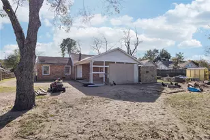 10609 Seagoville Rd, Dallas, TX 75217 - Photo 30