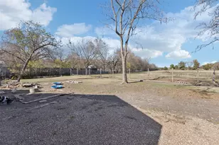 10609 Seagoville Rd, Dallas, TX 75217 - Photo 28