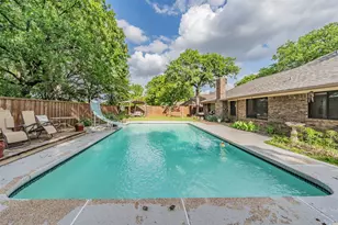 7525 Woodhaven Dr, North Richland Hills, TX 76182 - Photo 2