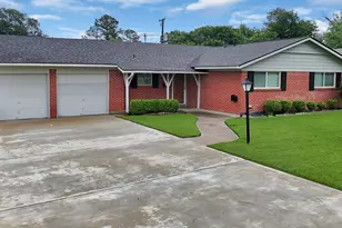 5621 Wedgworth Rd, Fort Worth, TX 76133 - Photo 2