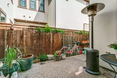 1132 Hemingway Lane, Irving, TX 75063 - Photo 32