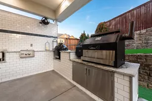 950 Mistletoe Dr, Lantana, TX 76226 - Photo 4