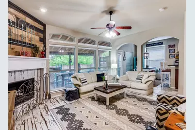 6811 Shore Breeze Court, Arlington, TX 76016 - Photo 4
