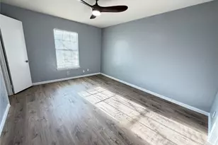 3042 Navarro Ln, Grand Prairie, TX 75052 - Photo 8