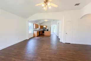 2563 Taos Dr, Grand Prairie, TX 75051 - Photo 8