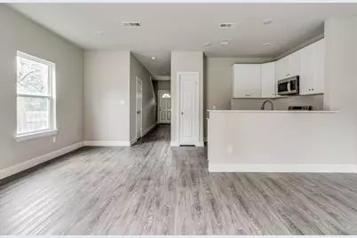 811 W Coffin Street, Denison, TX 75020 - Photo 2