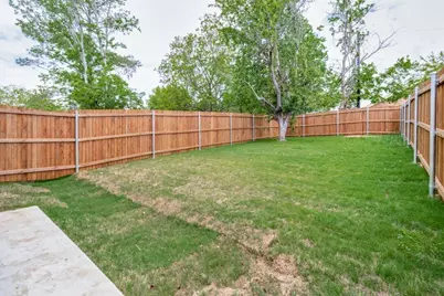 811 W Coffin Street, Denison, TX 75020 - Photo 12