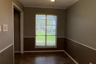 404 Hollyhill Ln Ln, Denton, TX 76205 - Photo 4