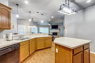 9800 Old Field Dr, McKinney, TX 75072 - Photo 10