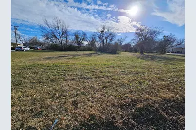 607 W Live Oak Street, Jacksboro, TX 76458 - Photo 1