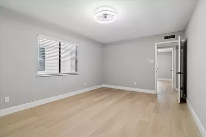 7426 Cloverglen Drive, Dallas, TX 75249 - Photo 18