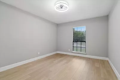 7426 Cloverglen Drive, Dallas, TX 75249 - Photo 22