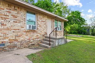 701 W Hull St, Denison, TX 75020 - Photo 4