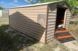 105 Concho St, Tye, TX 79563 - Photo 4