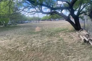 105 Concho St, Tye, TX 79563 - Photo 8