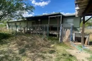 105 Concho St, Tye, TX 79563 - Photo 6