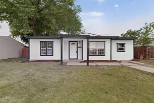 930 Shawnee Trce, Grand Prairie, TX 75051 - Photo 2