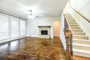 2016 Magic Mantle Dr, Lewisville, TX 75056 - Photo 6