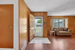 624 N Ave A, Springtown, TX 76082 - Photo 6