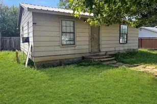 1220 Maple St, Graham, TX 76450 - Photo 2