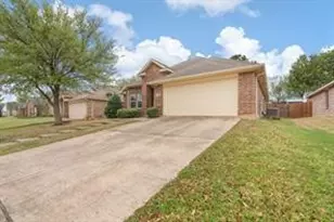 1002 Hidden Oaks Dr, Burleson, TX 76028 - Photo 2