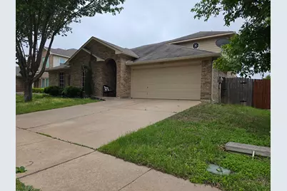825 Forest Heights Drive, Fort Worth, TX 76036 - Photo 1