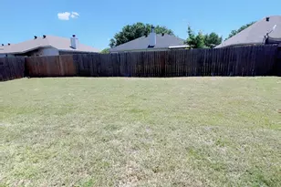 825 Forest Heights Dr, Fort Worth, TX 76036 - Photo 10