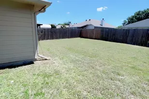 825 Forest Heights Dr, Fort Worth, TX 76036 - Photo 8