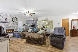 1233 Greenbriar Ln, Cleburne, TX 76033 - Photo 16