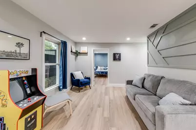 1103 W Russell Avenue, Carrollton, TX 75006 - Photo 6