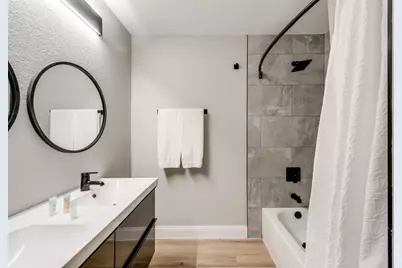 1103 W Russell Avenue, Carrollton, TX 75006 - Photo 18