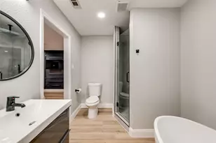 1103 W Russell Ave, Carrollton, TX 75006 - Photo 28