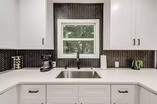 1103 W Russell Ave, Carrollton, TX 75006 - Photo 12