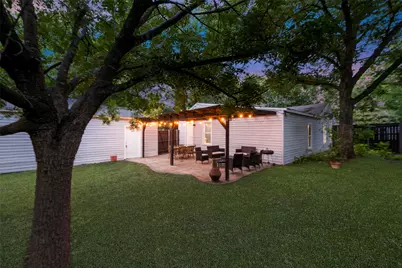1103 W Russell Avenue, Carrollton, TX 75006 - Photo 38