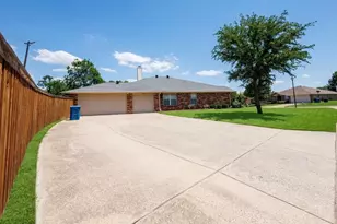 7218 Compass Point Dr, Rowlett, TX 75089 - Photo 2